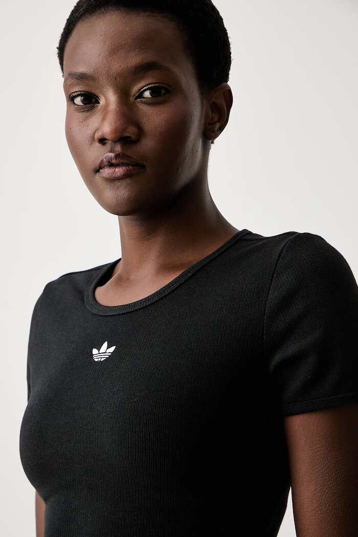 adidas Originals къс топ дамски с вискоза Essentials черен KR3601