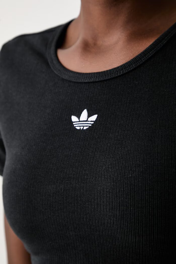 adidas Originals къс топ дамски с вискоза Essentials черен KR3601