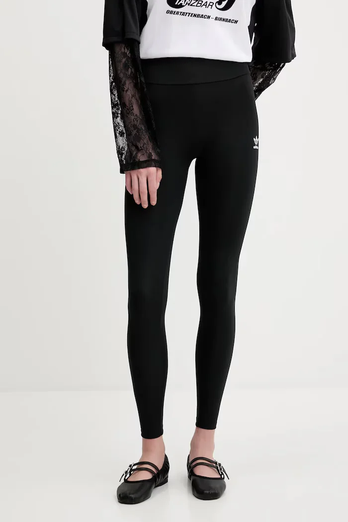 adidas Originals Клин Essentials в черно с изчистен дизайн JY0015