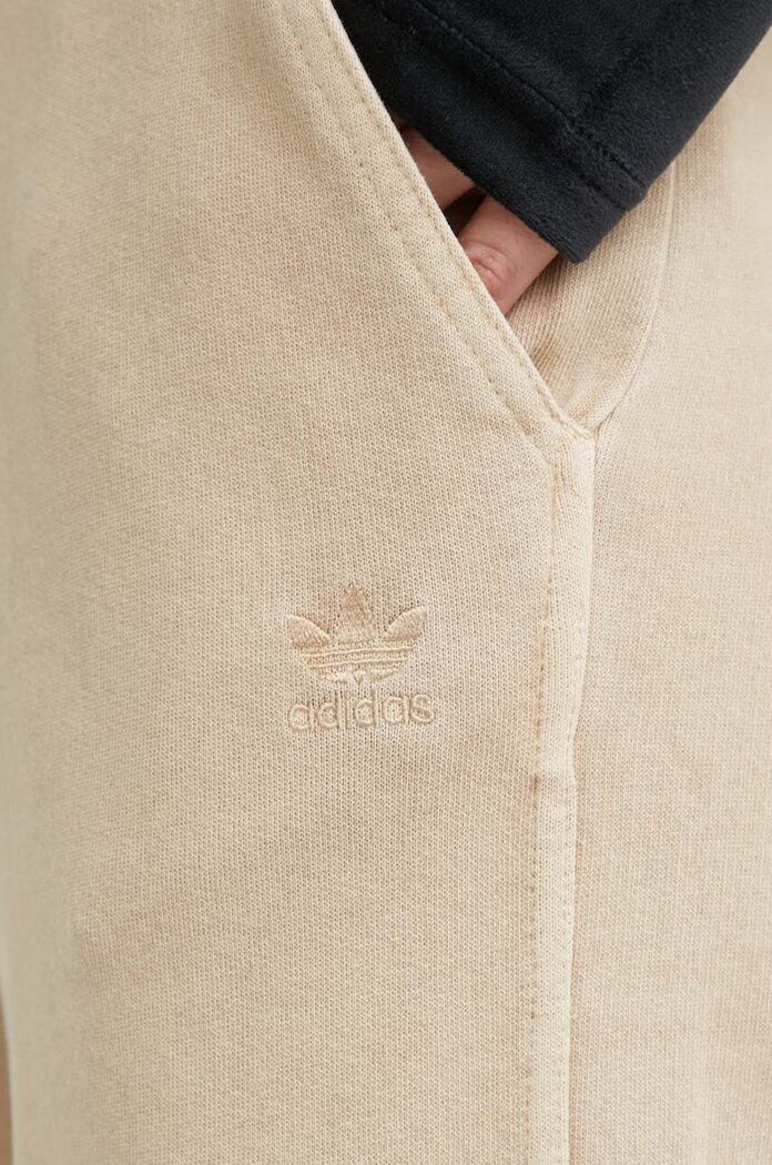 adidas Originals Памучен спортен панталон Essentials+ в бежово с изчистен дизайн IR6017