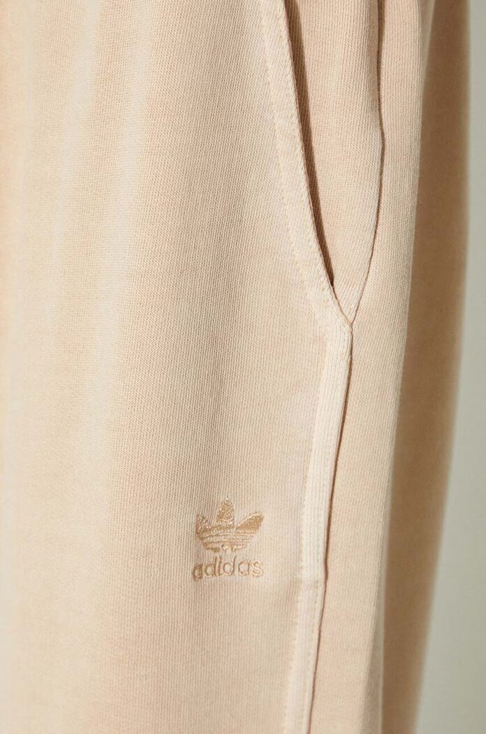 adidas Originals Памучен спортен панталон Essentials+ в бежово с изчистен дизайн IR6017