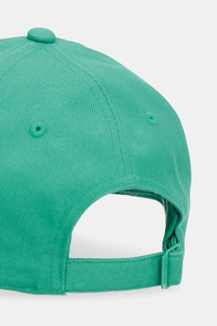 adidas Originals Памучна шапка с козирка в зелено KC8039