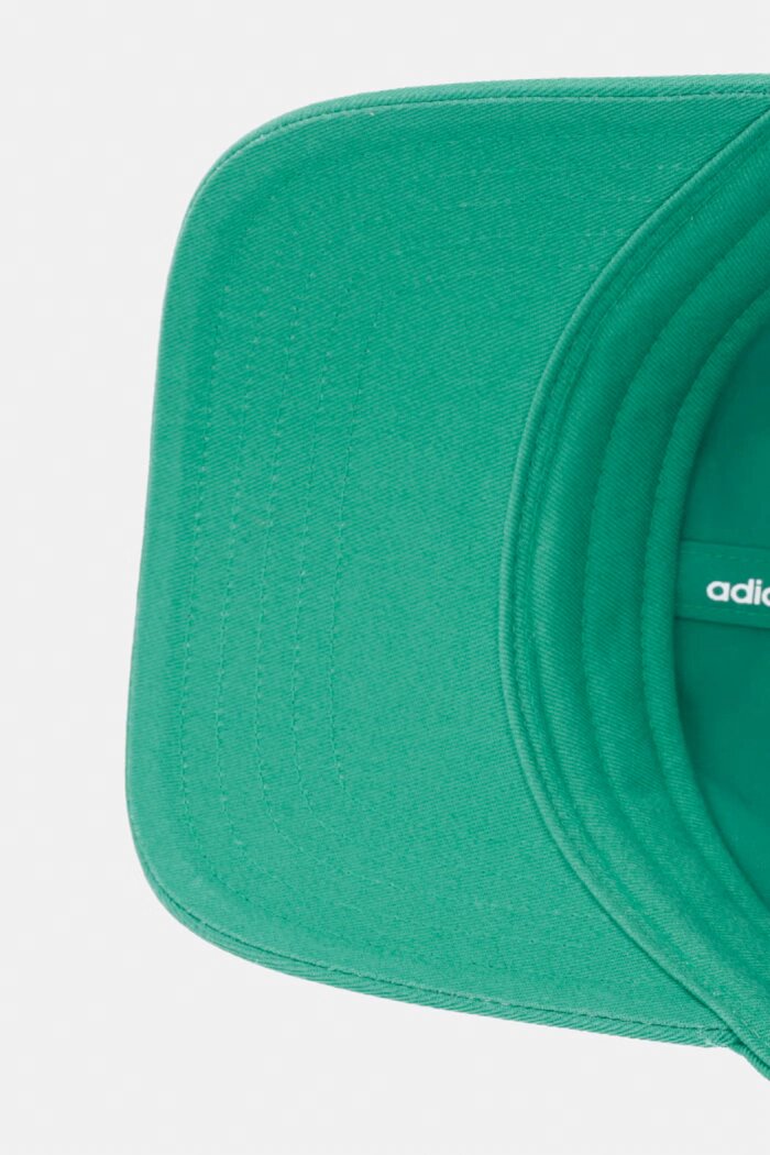 adidas Originals Памучна шапка с козирка в зелено KC8039