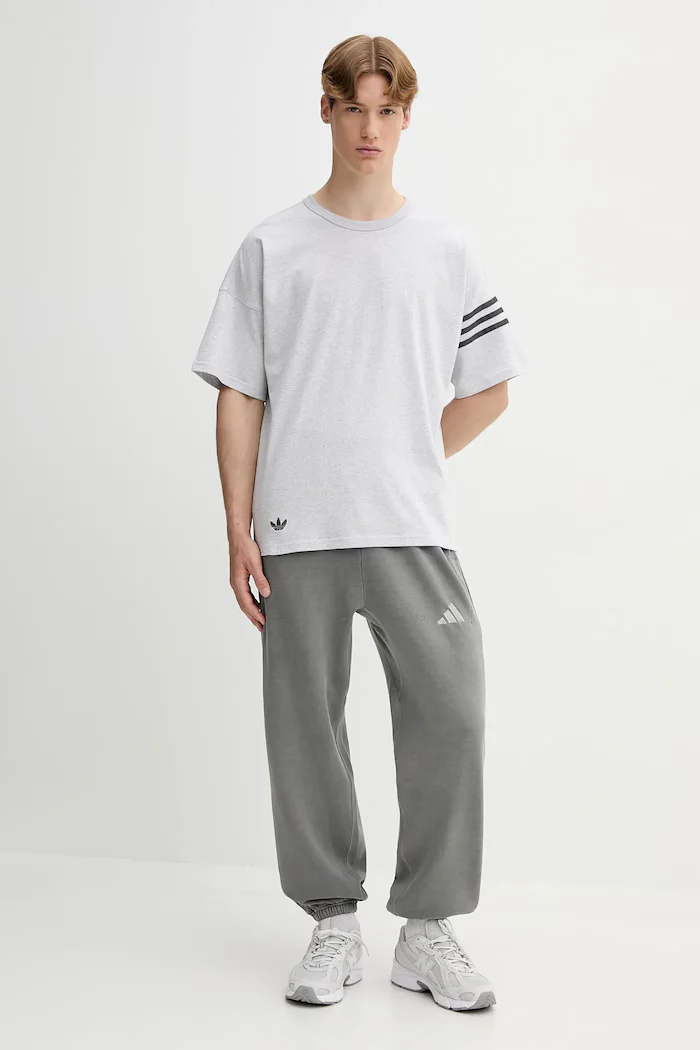 adidas Originals Памучна тениска Neuclassics в сиво с меланжов десен HZ3699