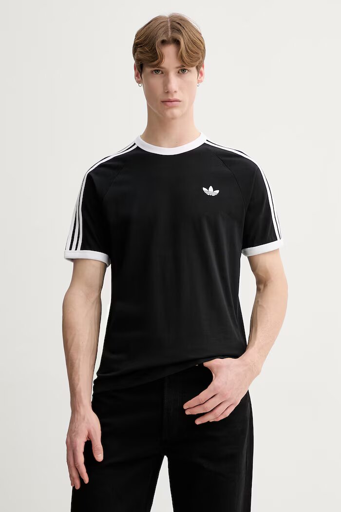 adidas Originals Памучна тениска в черно с апликация KE3538