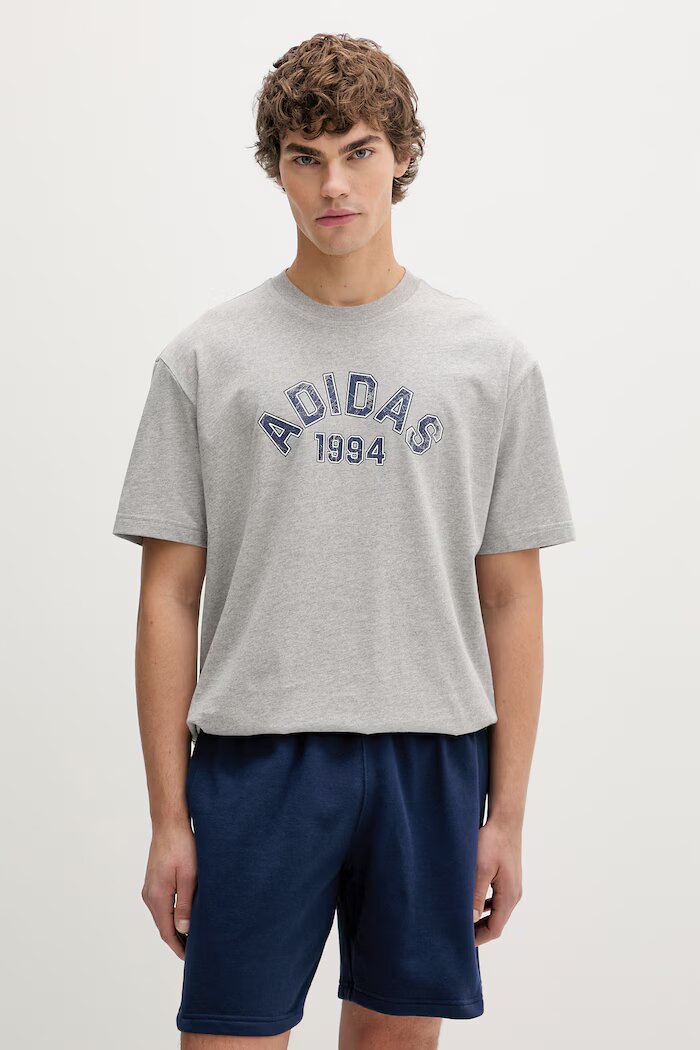 adidas Originals Памучна тениска в сиво с принт KE2251