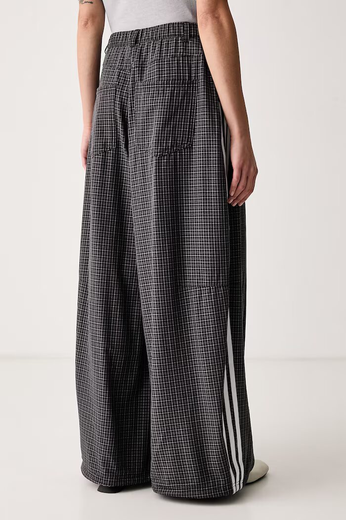 adidas Originals панталон дамски Checks черен със стандартна талия LD5340