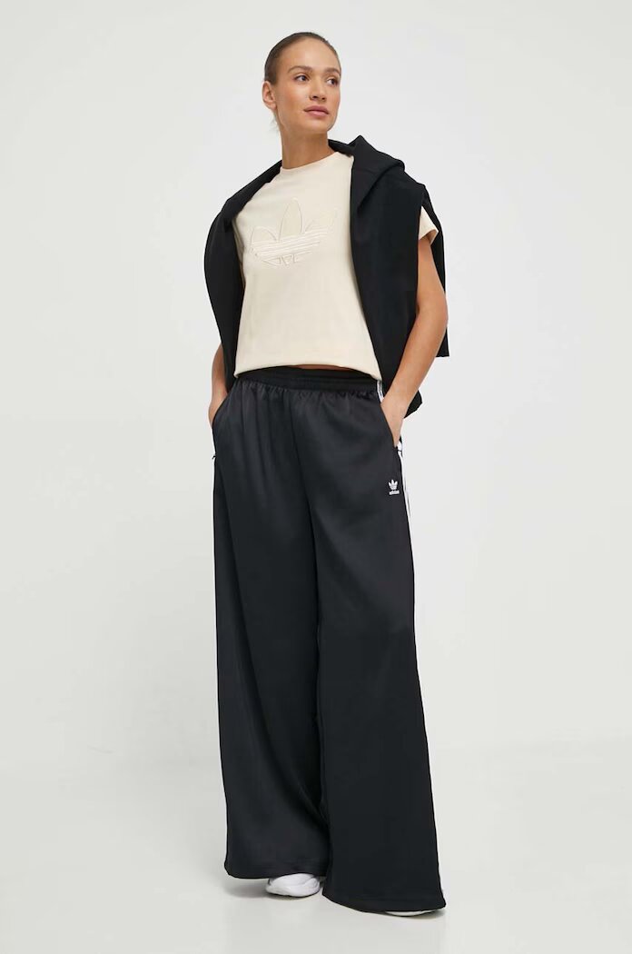 adidas Originals Панталон Satin Wide Leg Track в черно с широка каройка висока талия IU2520