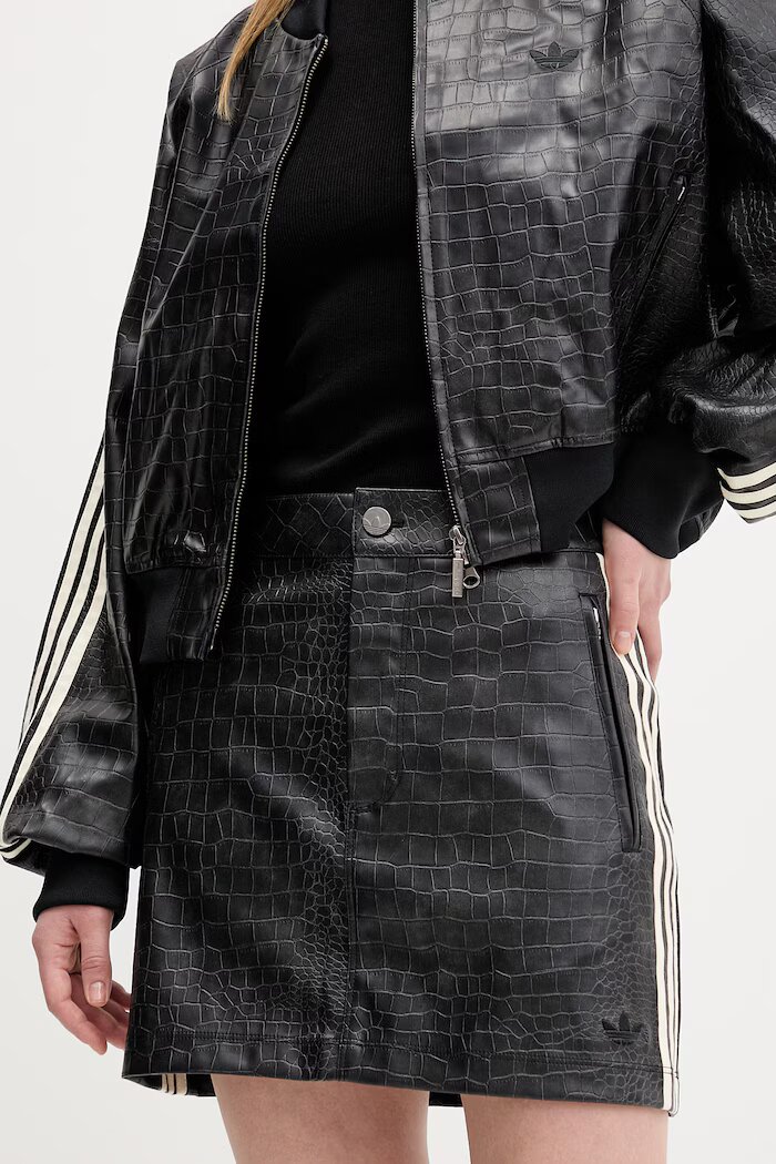 adidas Originals Пола в черно къса със стандартна кройка KE5034