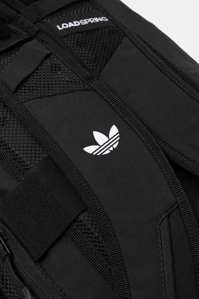 adidas Originals Раница в черно голям размер с изчистен дизайн KE2716