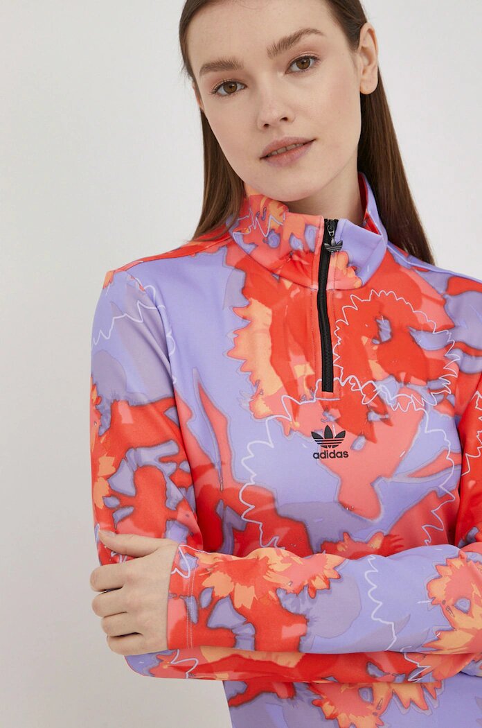 adidas Originals Рокля HC4598 в лилаво къс модел с кройка по тялото