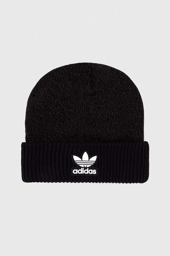 adidas Originals Шапка в черно с фина плетка