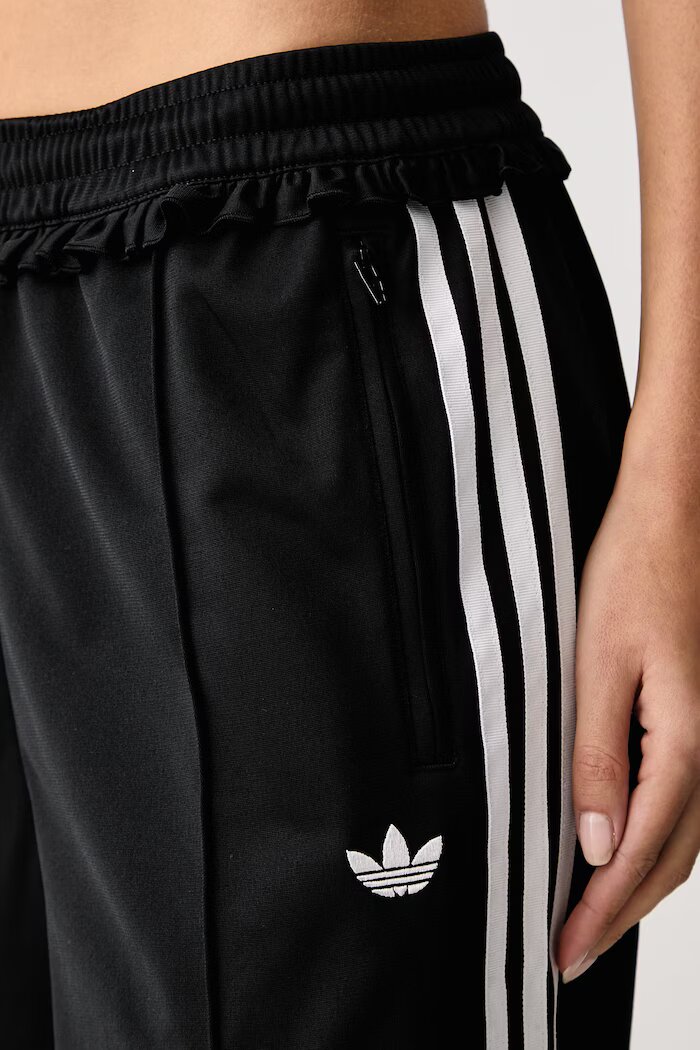adidas Originals широк панталон дамски Pleated Firebird черен с висока талия LG4302