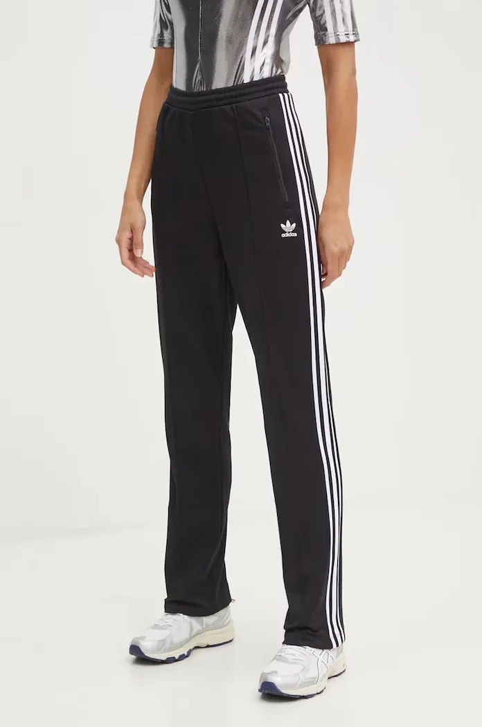 adidas Originals Спортен панталон Adicolor Beckenbauer Classic в черно с апликация IW3171