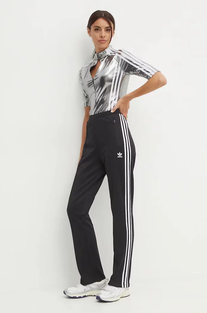 adidas Originals Спортен панталон Adicolor Beckenbauer Classic в черно с апликация IW3171