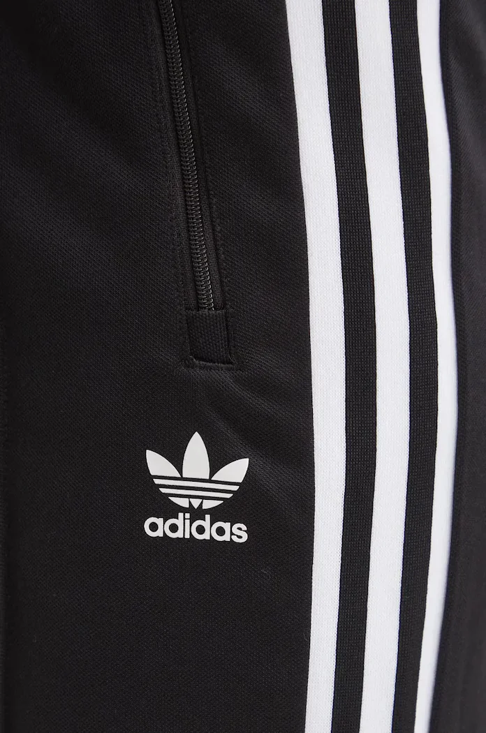 adidas Originals Спортен панталон Adicolor Beckenbauer Classic в черно с апликация IW3171