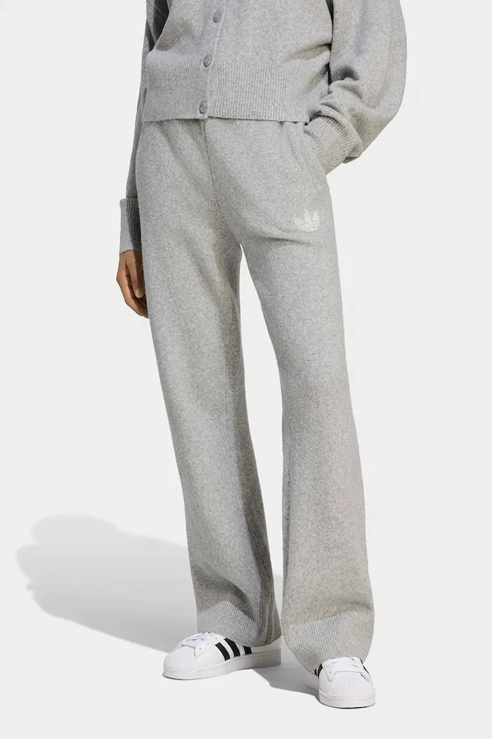 adidas Originals спортен панталон дамски Essentials Knit сив със стандартна талия IA4439