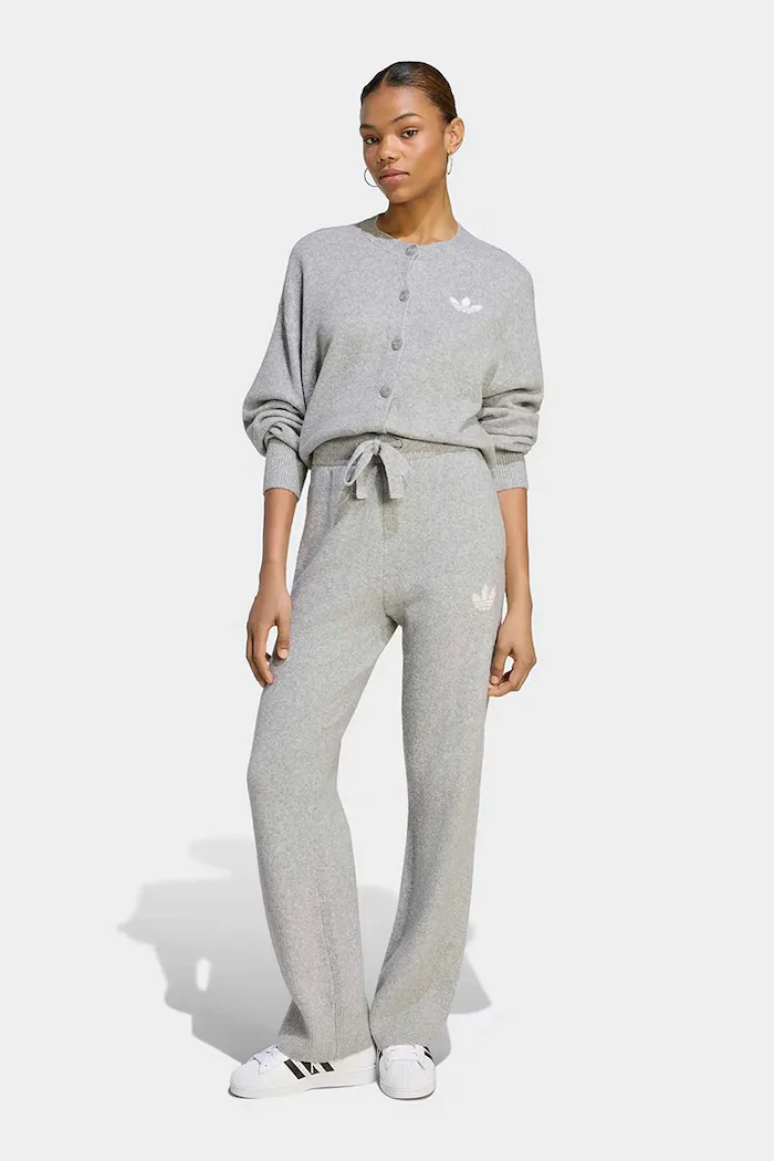 adidas Originals спортен панталон дамски Essentials Knit сив със стандартна талия IA4439