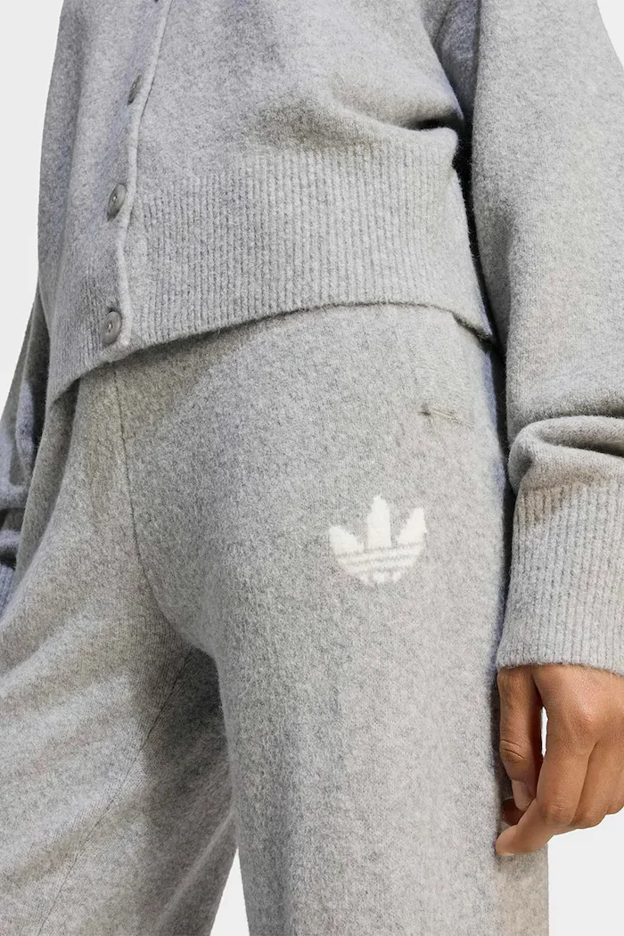 adidas Originals спортен панталон дамски Essentials Knit сив със стандартна талия IA4439