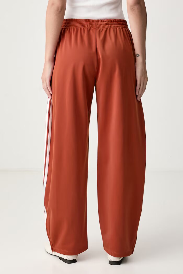 adidas Originals спортен панталон дамски Firebird Barrel оранжев със стандартна талия LF1062
