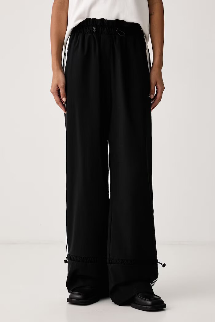 adidas Originals спортен панталон дамски Micro Pleat Injection черен с висока талия LG4283