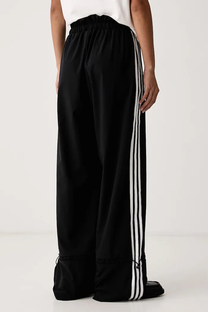 adidas Originals спортен панталон дамски Micro Pleat Injection черен с висока талия LG4283