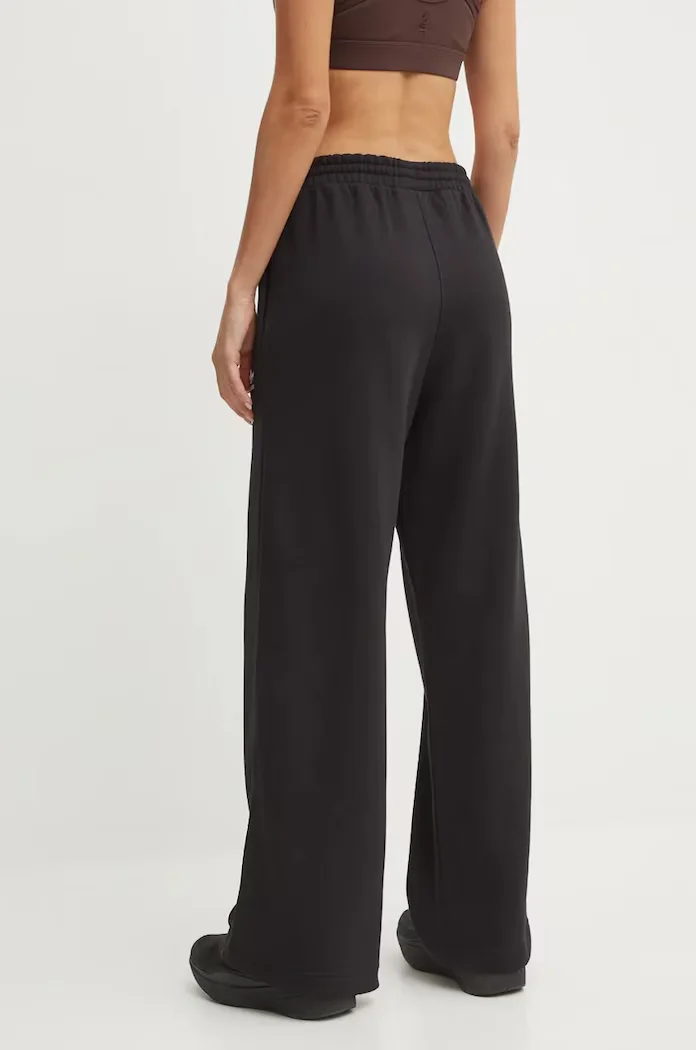 adidas Originals Спортен панталон Femme Galore Wideleg Fleece Pants в черно с изчистен дизайн JN3030
