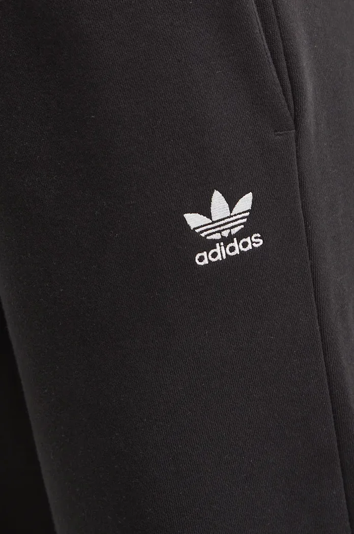 adidas Originals Спортен панталон Femme Galore Wideleg Fleece Pants в черно с изчистен дизайн JN3030