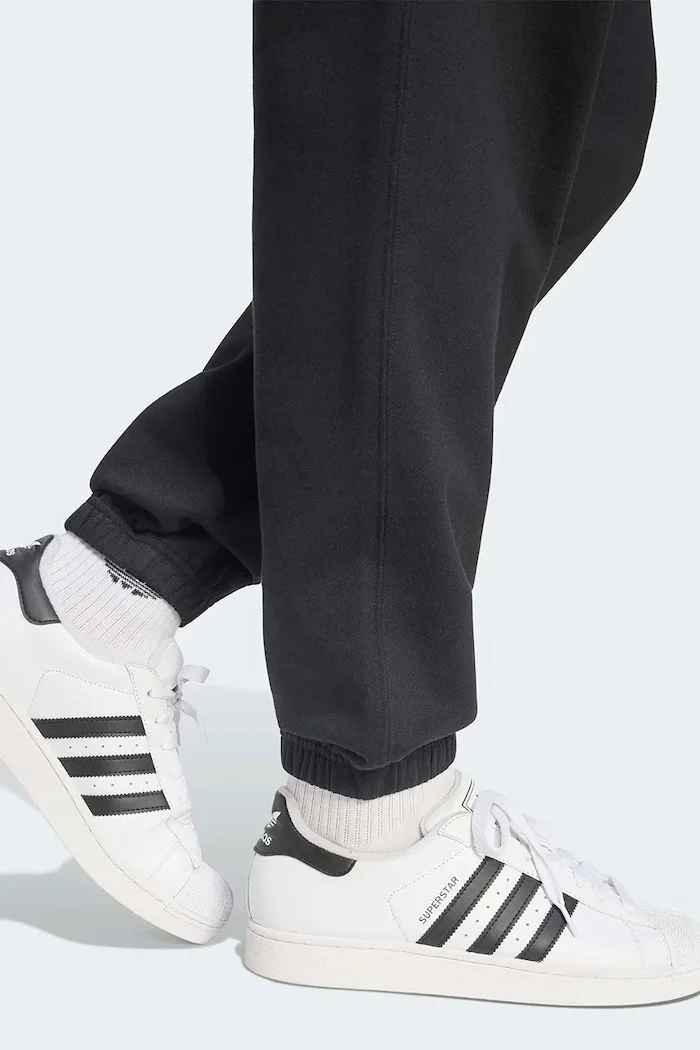 adidas Originals спортен панталон мъжки от памук Trefoil Essentials черен KQ8557
