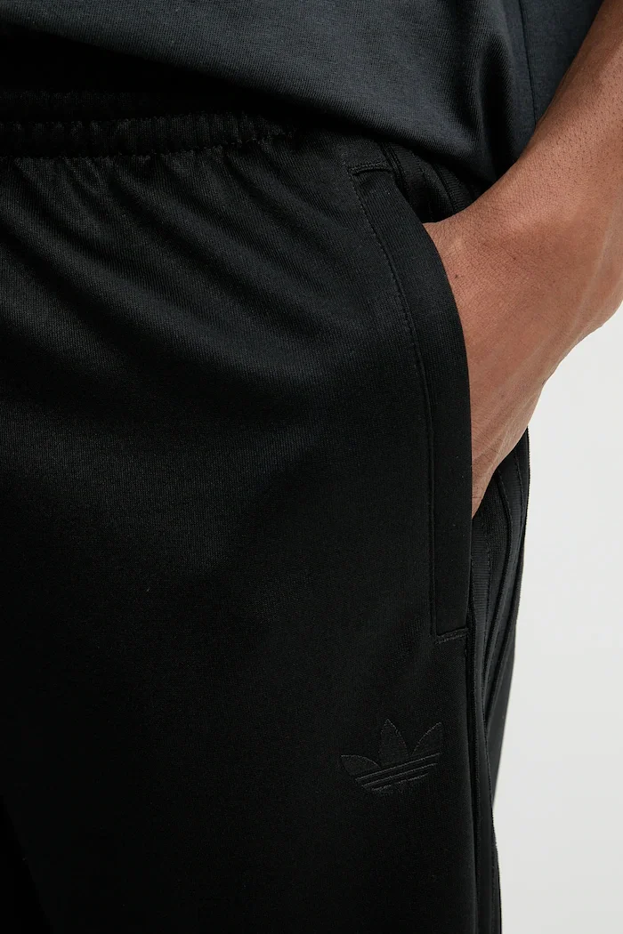 adidas Originals Спортен панталон мъжки в черно с изчистен дизайн KE3522