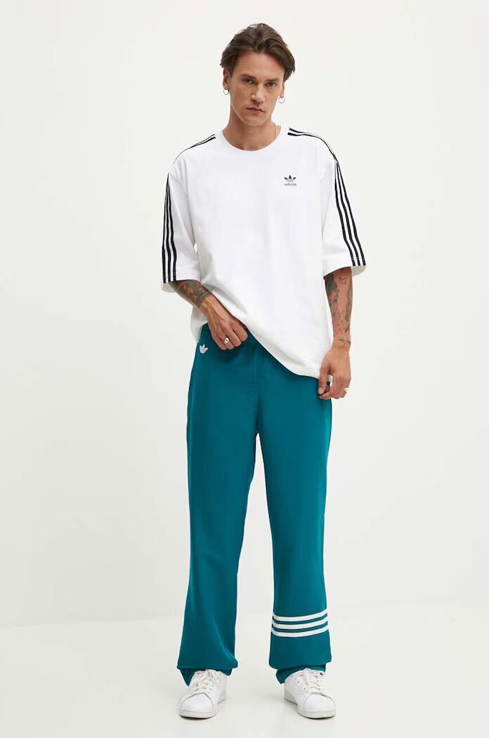 adidas Originals Спортен панталон Neuclassics в тюркоазено с апликация JF9160