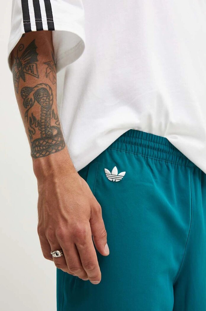 adidas Originals Спортен панталон Neuclassics в тюркоазено с апликация JF9160