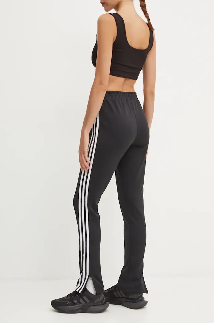 adidas Originals Спортен панталон в черно с десен