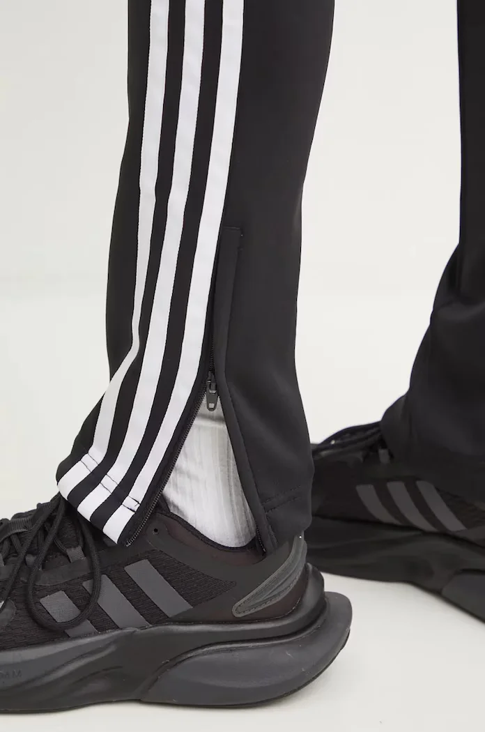 adidas Originals Спортен панталон в черно с десен