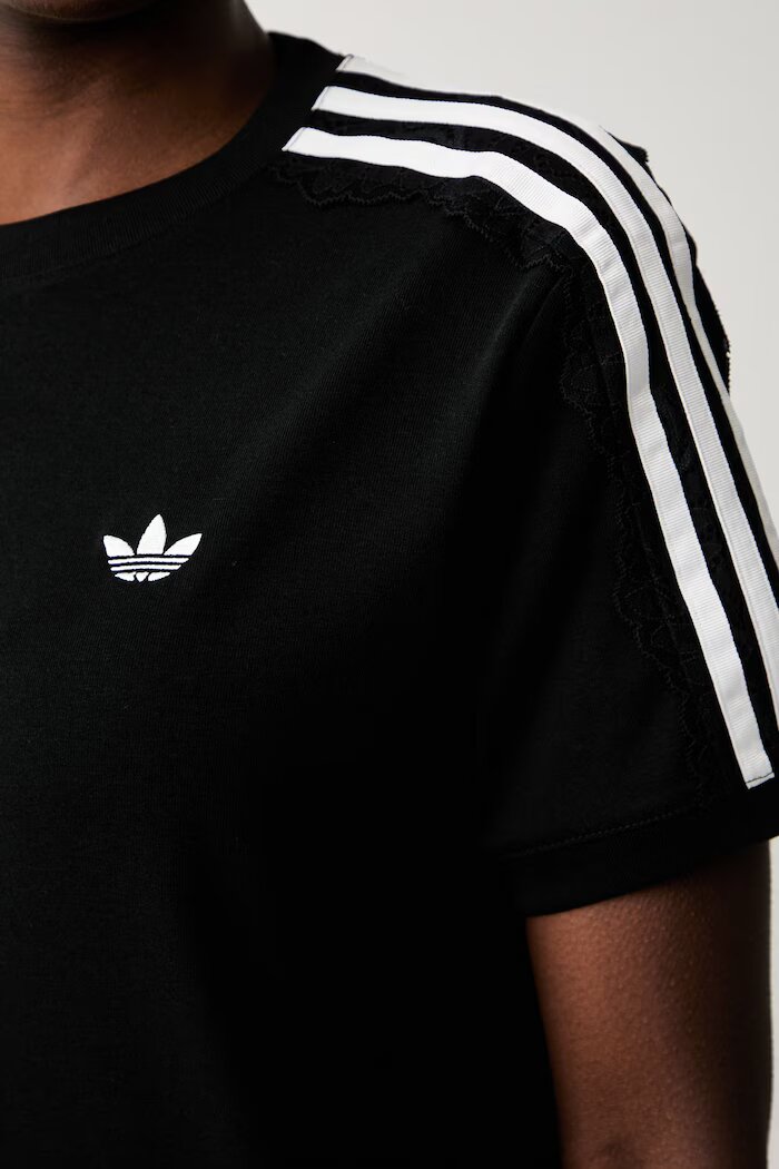 adidas Originals тениска дамска от памук с еластан Lace Injection черна LG4263