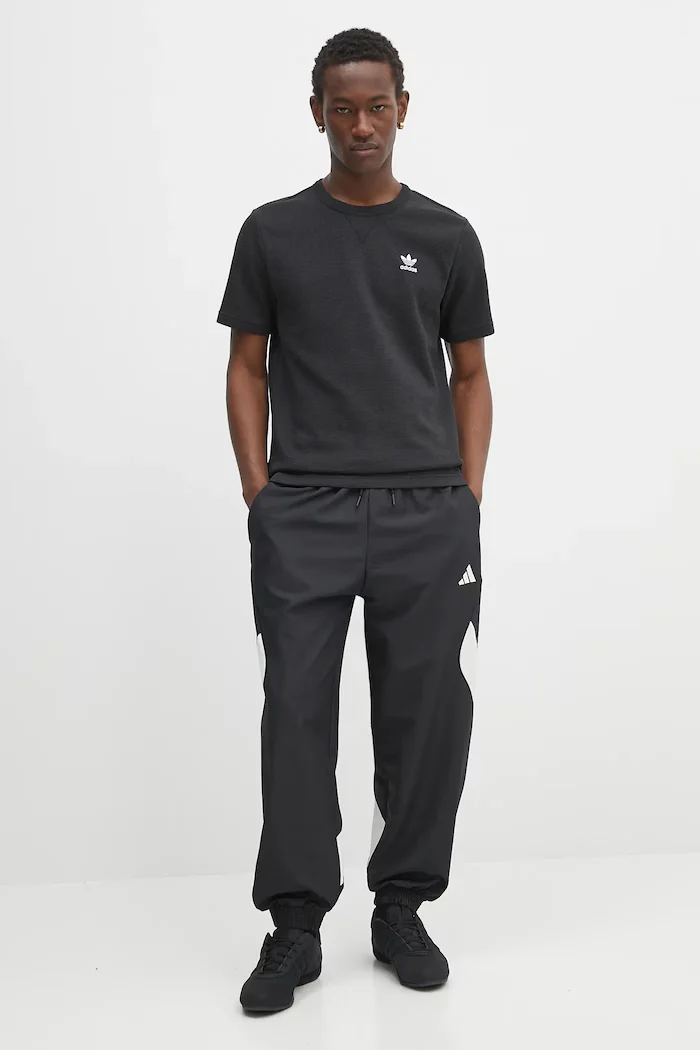adidas Originals Тениска Essentials в черно с изчистен дизайн KA7767