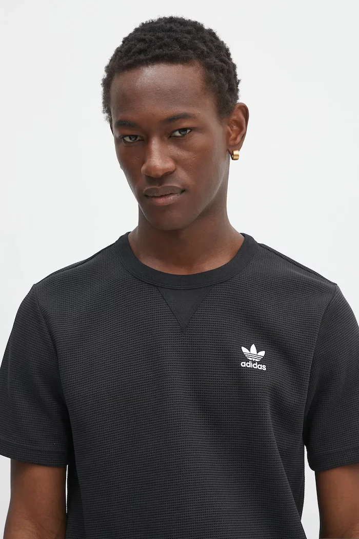 adidas Originals Тениска Essentials в черно с изчистен дизайн KA7767