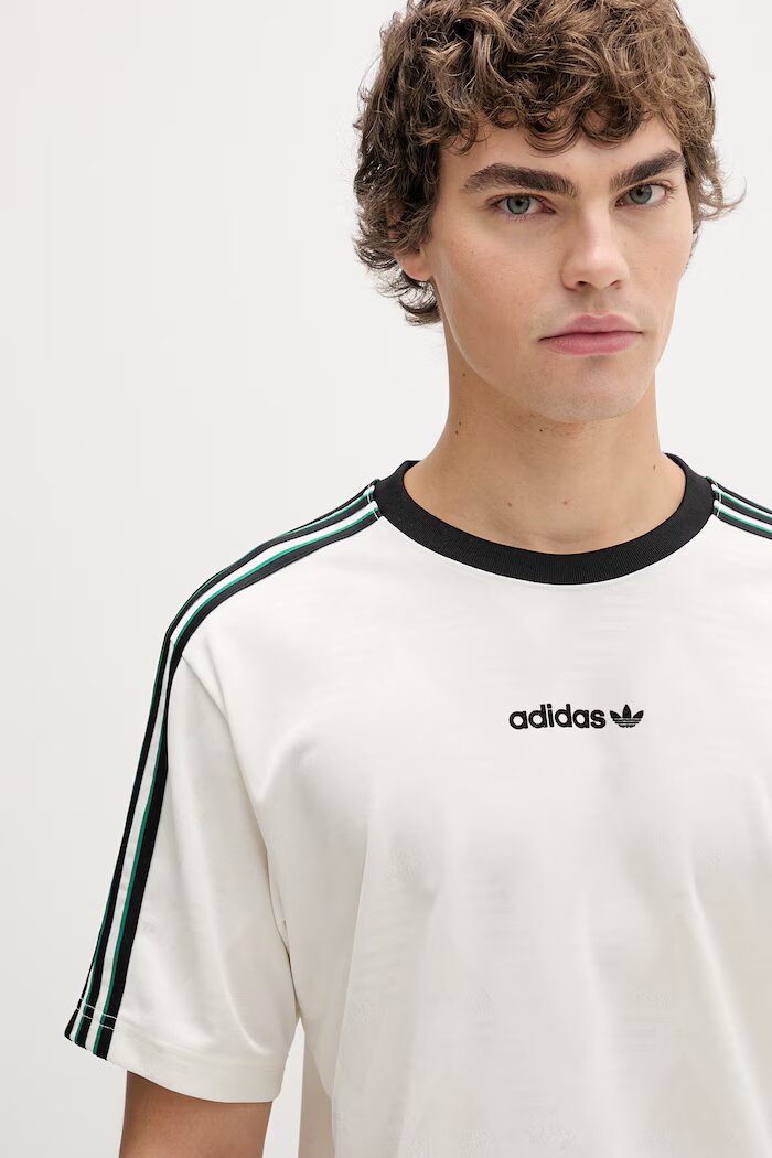 adidas Originals Тениска в бежово с апликация KE2139