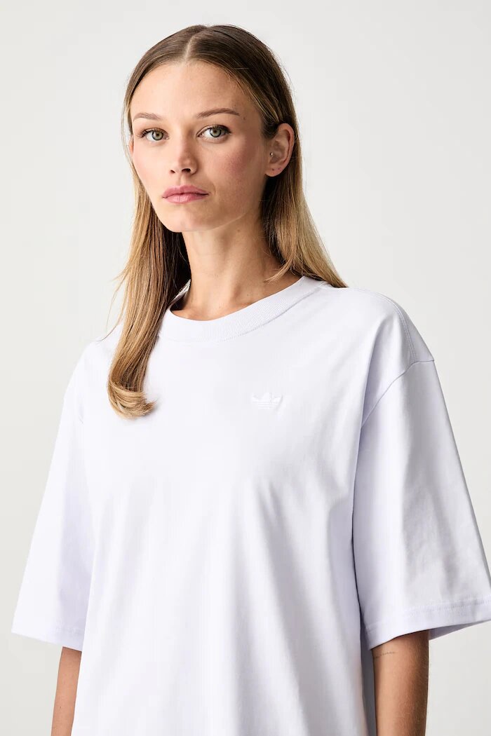 adidas Originals уголемена тениска дамска от памук Essentials виолетова KW0202