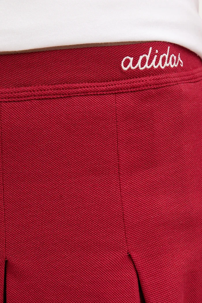 adidas Памучна пола в червено къса разкроена KD3372
