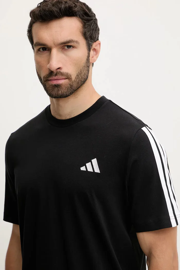 adidas Памучна тениска 3-Stripes в черно с апликация JV6783
