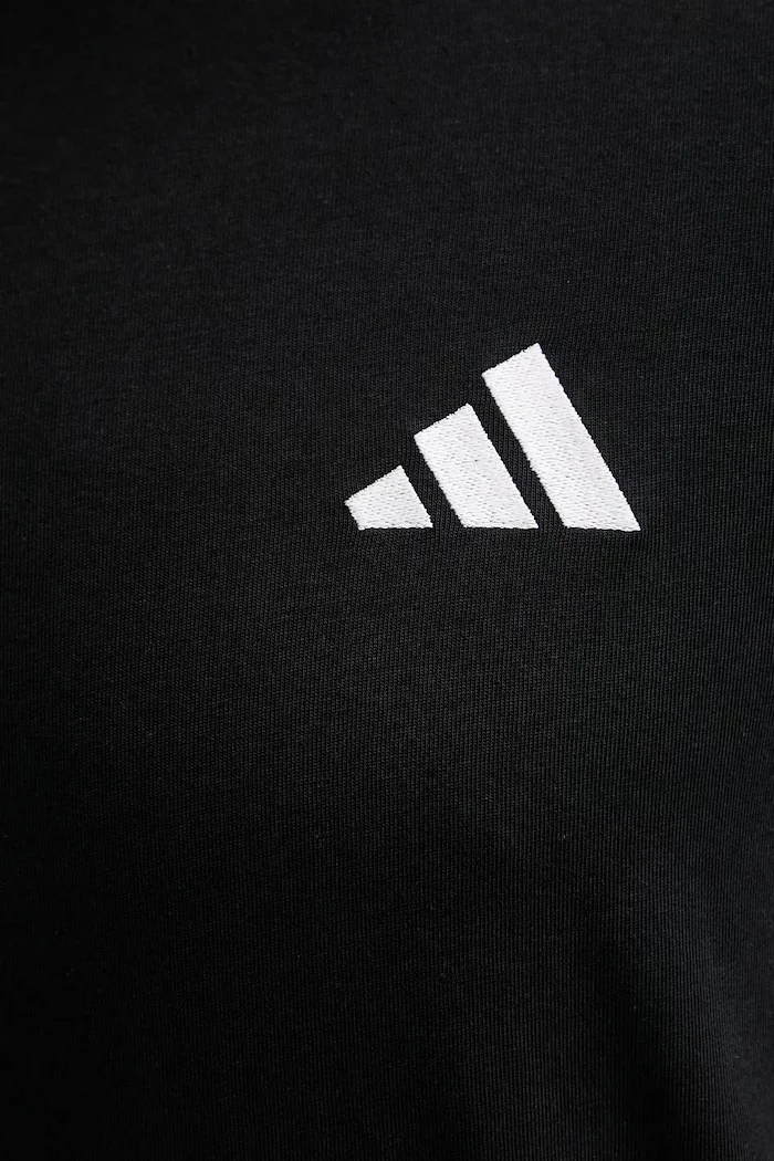 adidas Памучна тениска 3-Stripes в черно с апликация JV6783