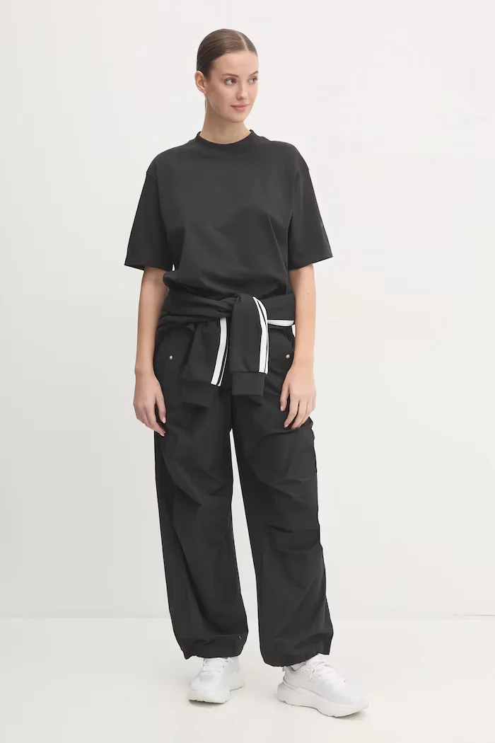 adidas Памучна тениска Essentials в черно JD3081