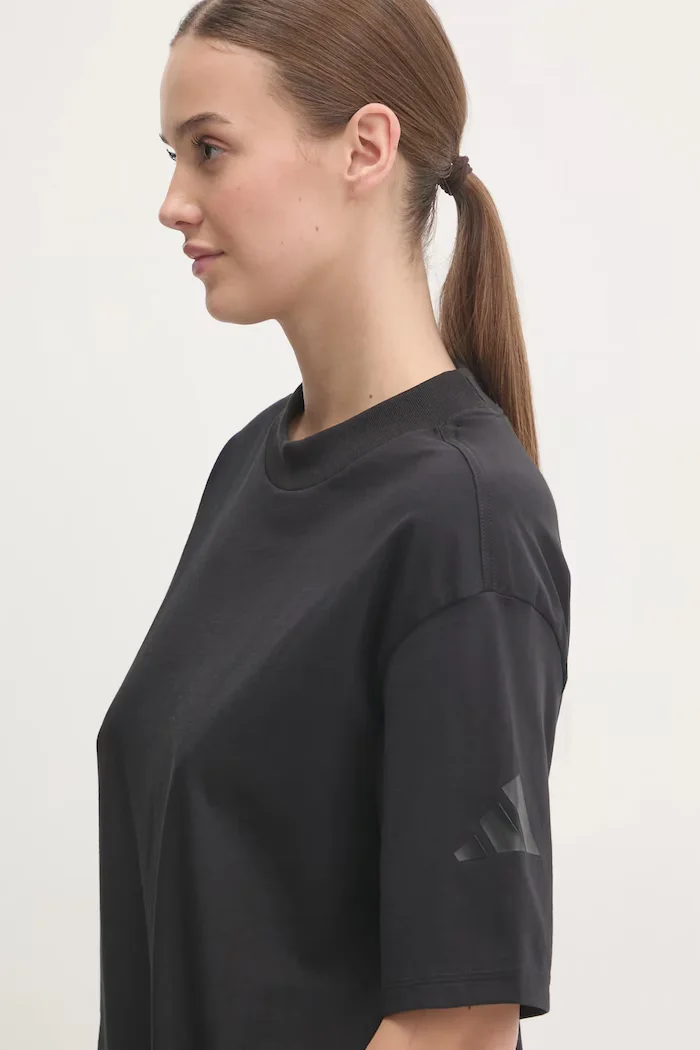 adidas Памучна тениска Essentials в черно JD3081