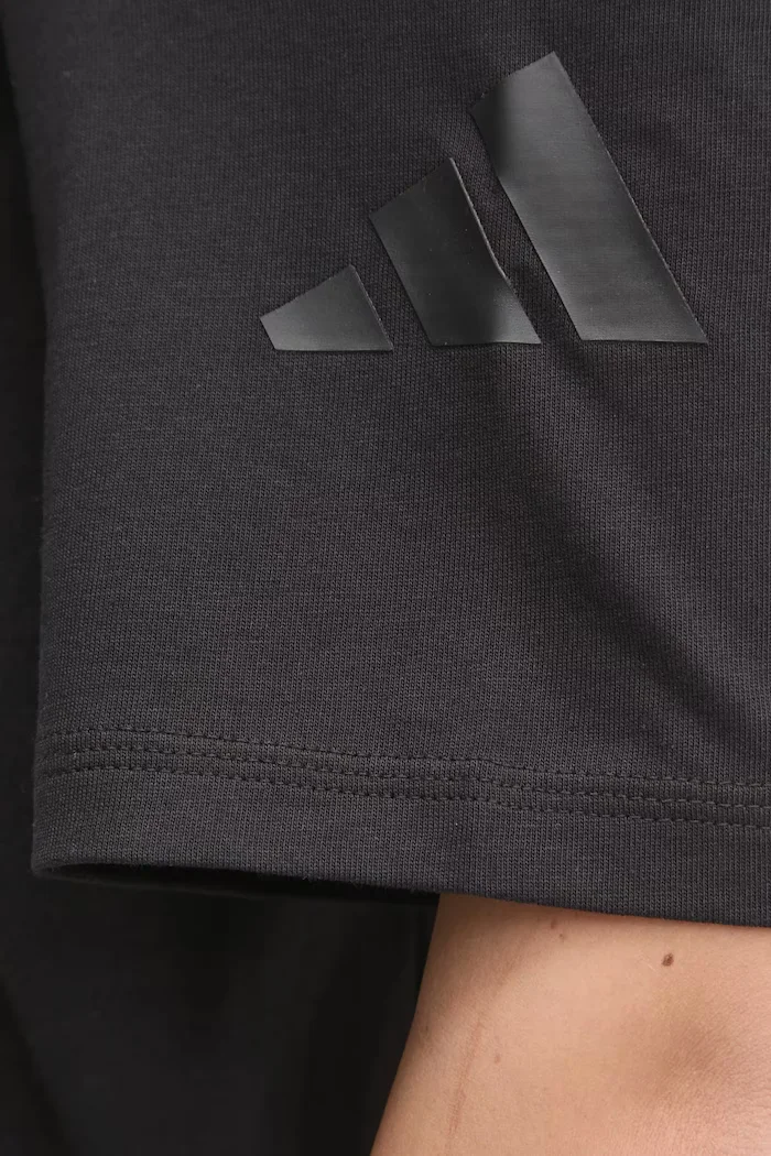 adidas Памучна тениска Essentials в черно JD3081