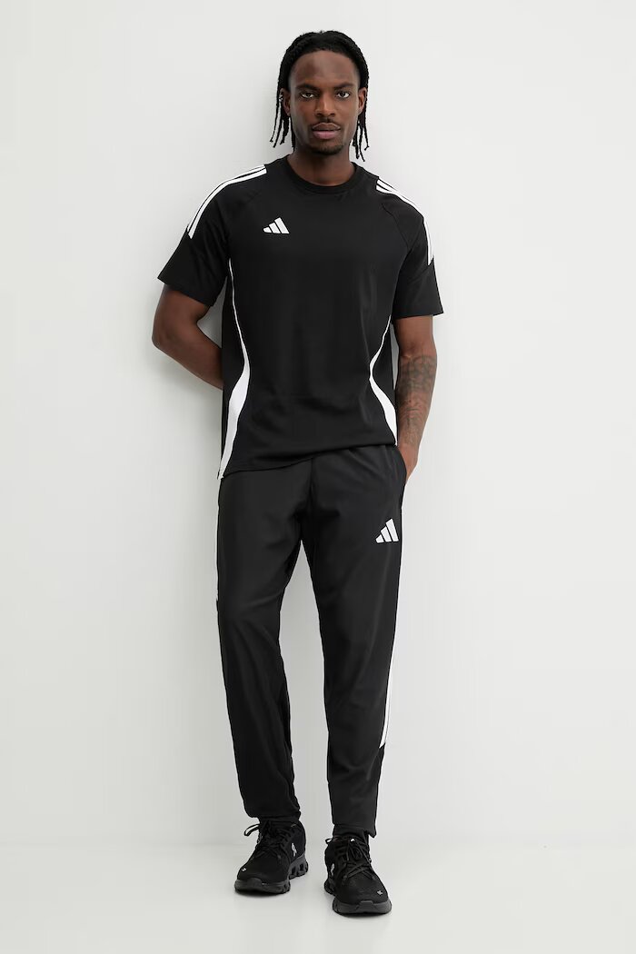 adidas Performance Панталон за трениране Tiro26 в черно с апликация JZ9046