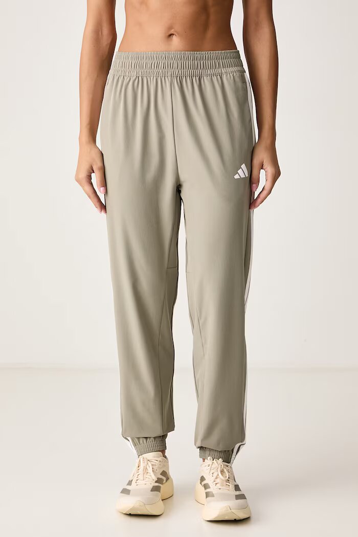 adidas Performance спортен панталон дамски Essentials зелен със стандартна талия KT3789