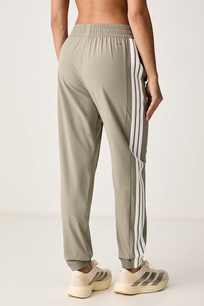 adidas Performance спортен панталон дамски Essentials зелен със стандартна талия KT3789