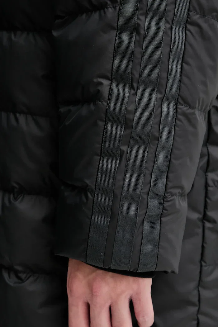 adidas Пухено яке Essentials Climawarm в черно преходен модел JM4061