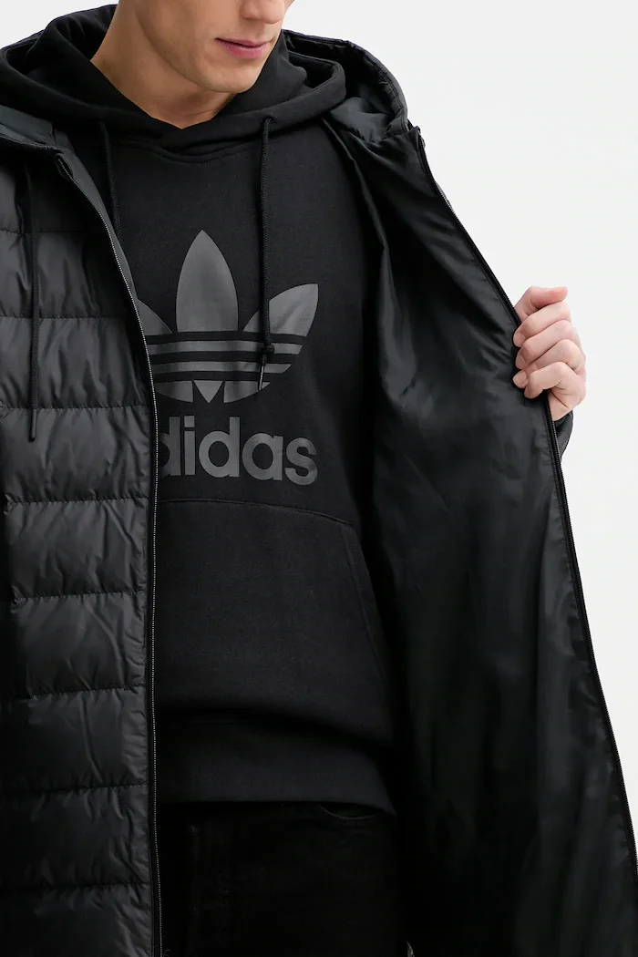 adidas Пухено яке Essentials Climawarm в черно преходен модел JM4061